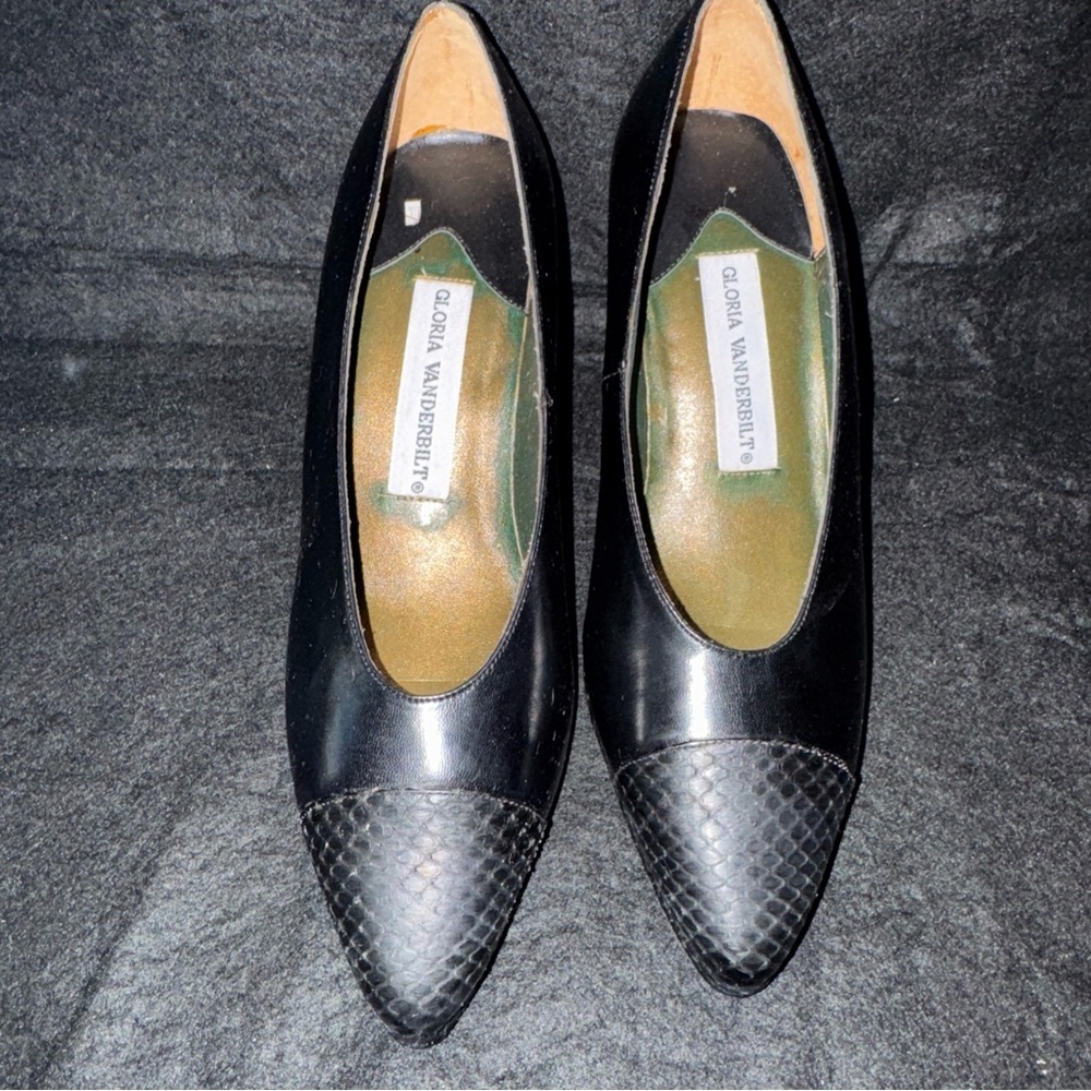 New Vintage Gloria Vanderbilt Size 6.5 Wicked Heels Shoes Black Texture Cap Toe - Picture 5 of 9